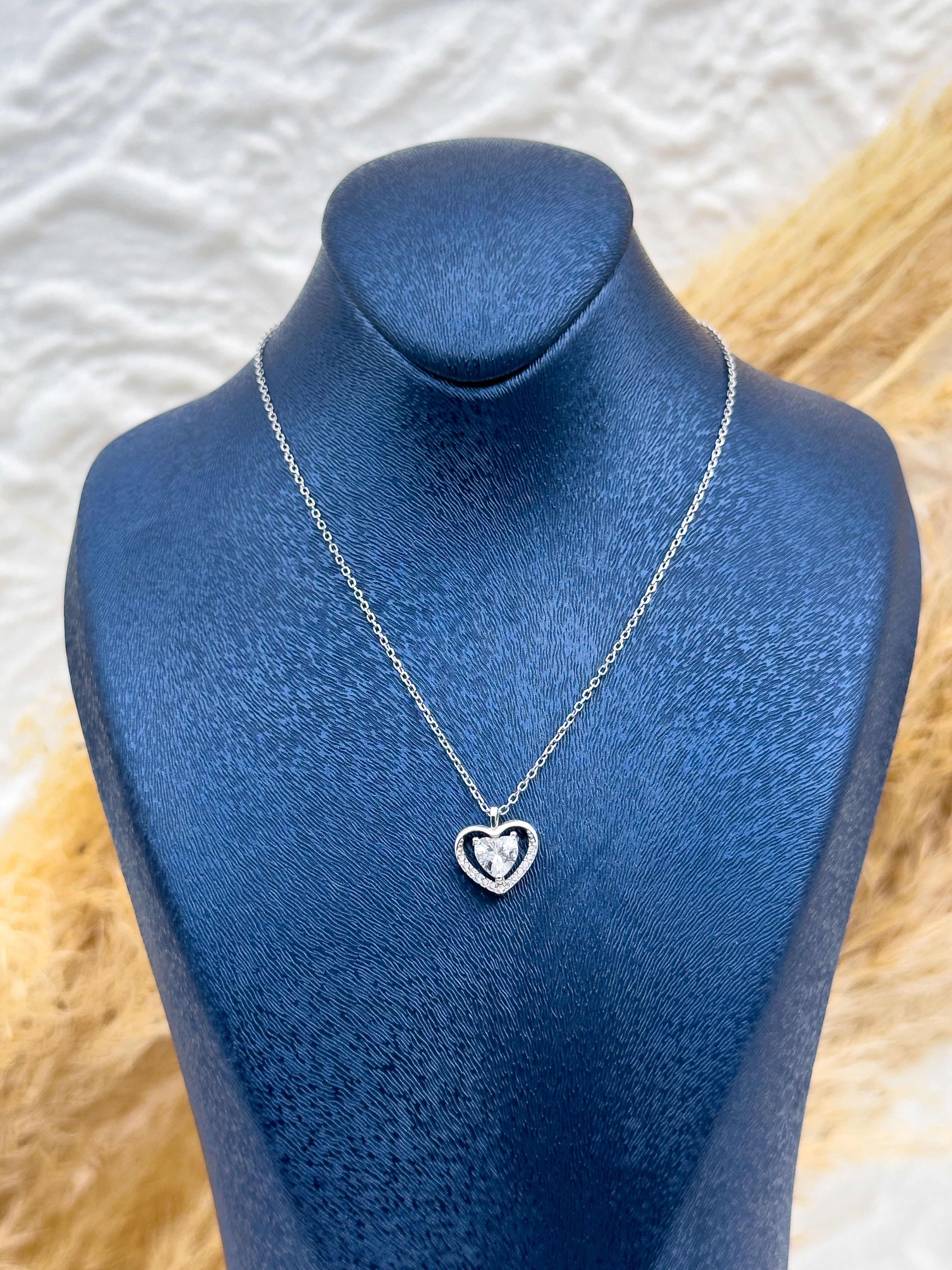 925 Ayar Gümüş Kalpli Tektaş Kadın Kolye – Özel Tasarım, Hediyelik